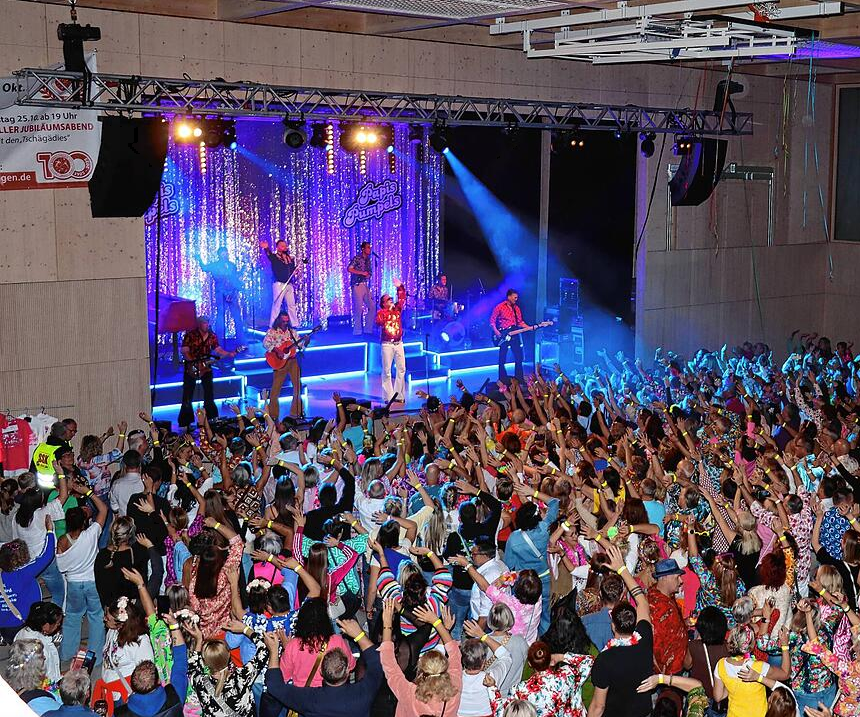 Band auf Bühne
