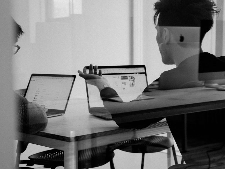 Diskussion im Büro